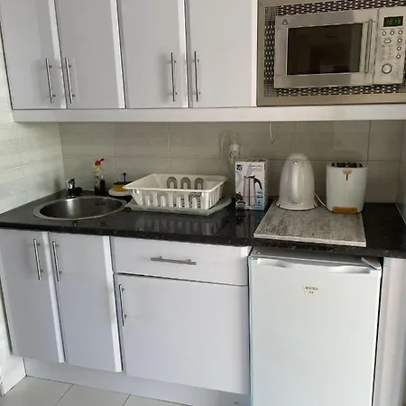 Precioso Estudio En Zona Residencial Miraflores Malaga